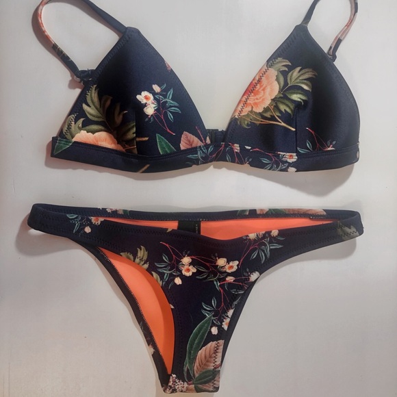 TRIANGL Bikini + Pouch bag - Picture 4 of 4